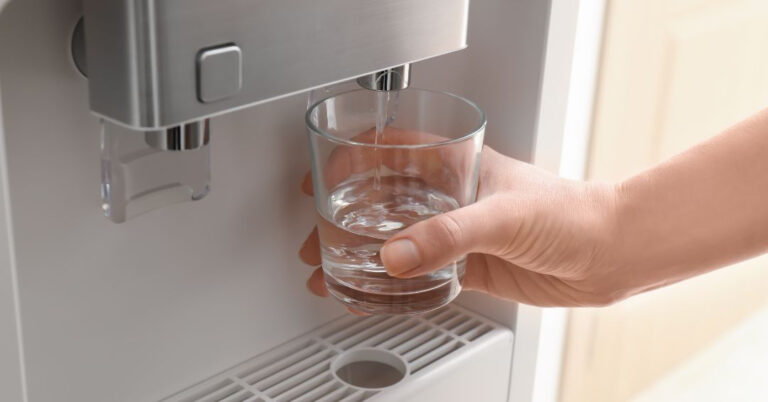 bebedouro nao resfria ou esquenta a agua